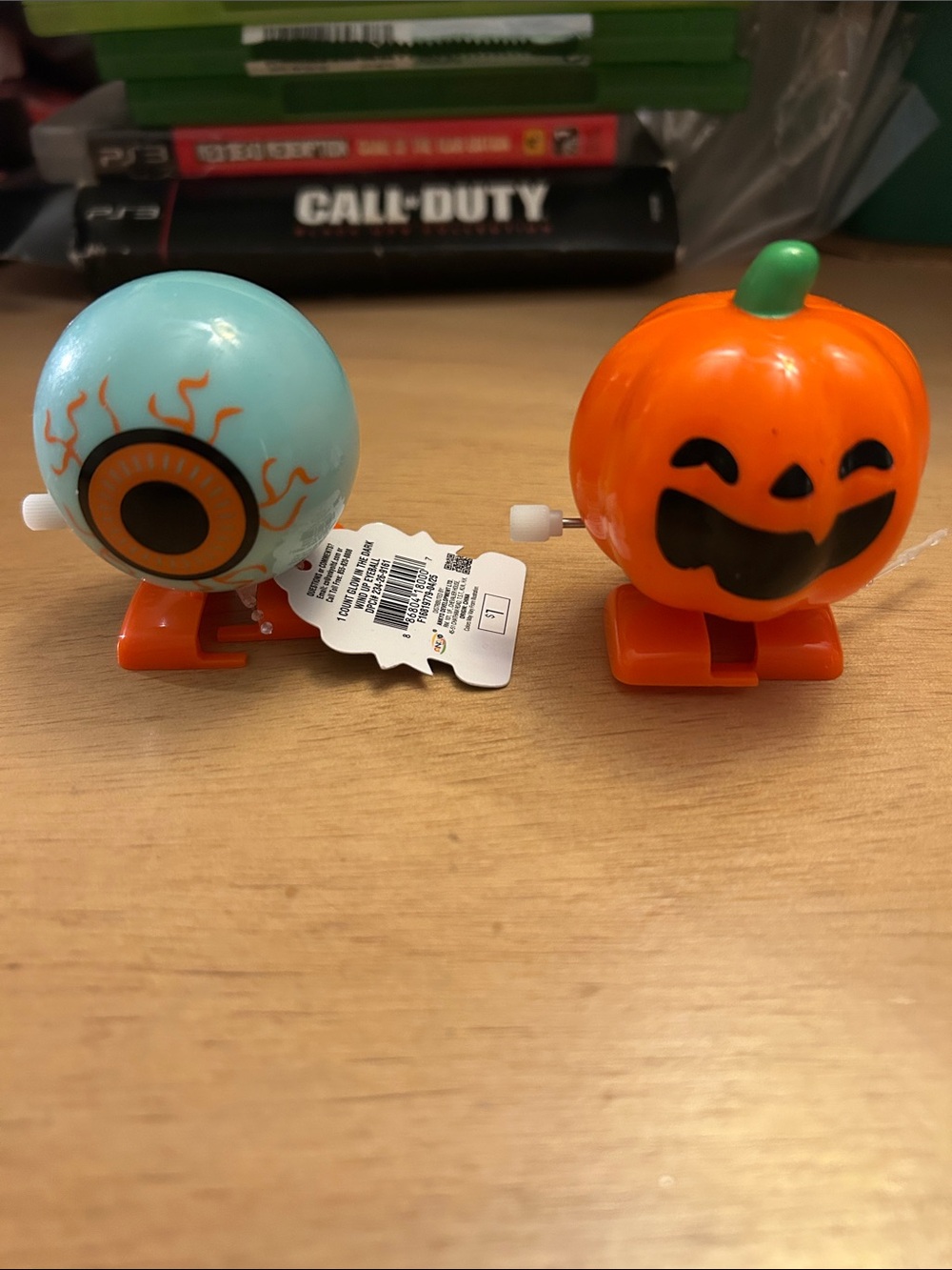 Free with Bundle New kids or adults glow in the dark wind up eyeball or pumpkin
